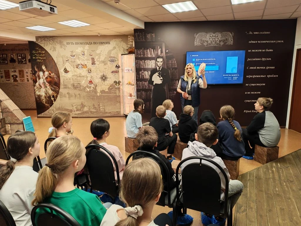 🍬 Сладкая экскурсия на кондитерскую фабрику 🍬  7 апреля ученики 5 «В» класса вместе с классным руков