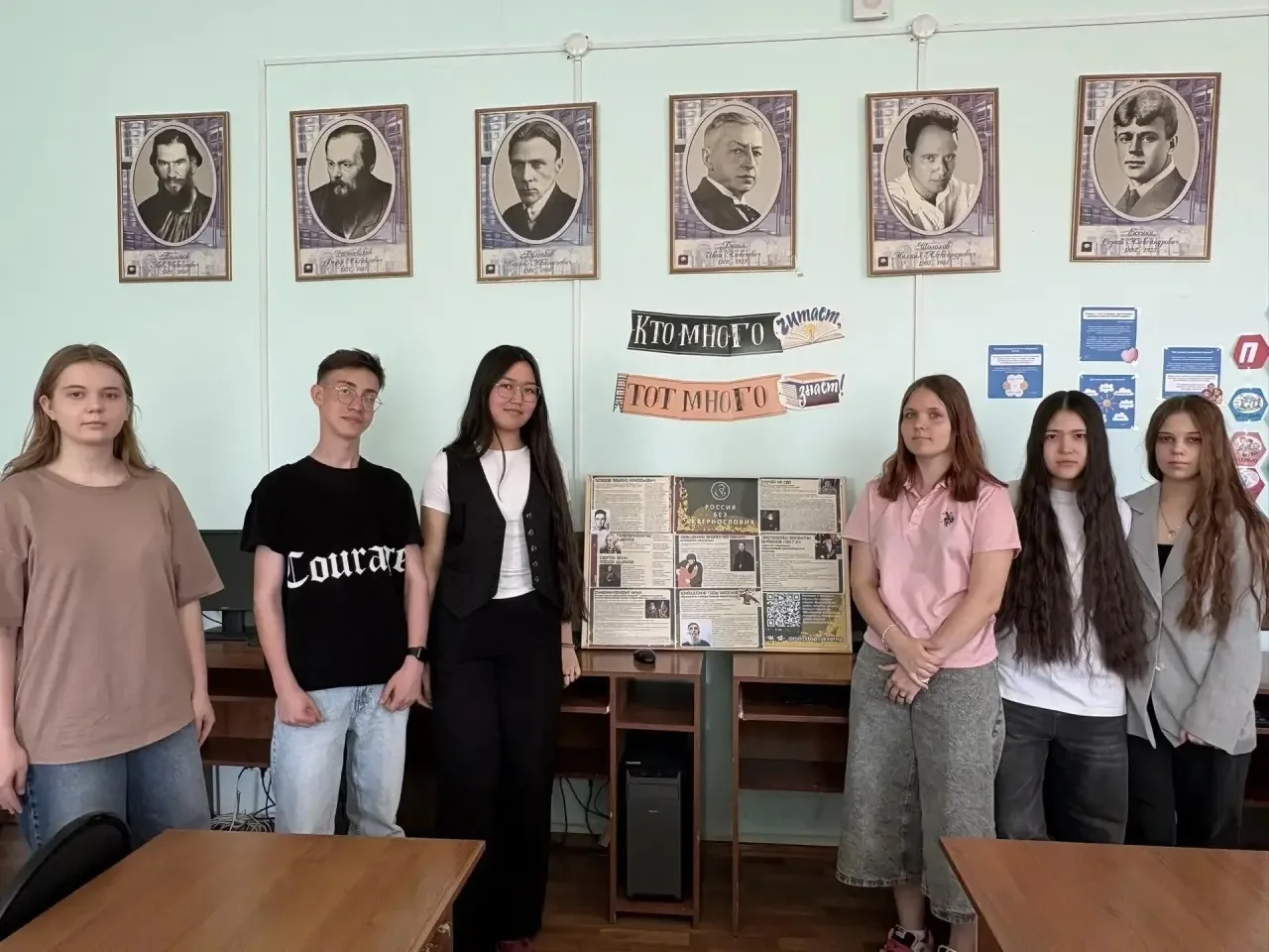 Студенты музыкального колледжа подготовили тематическую выставку «Россия без сквернословия».

В пред