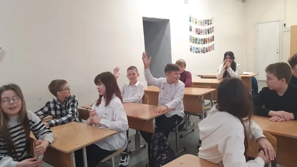 Крым — это Россия! 🇷🇺    Сегодня в нашей школе было особенно оживленно! Активисты школы организовали