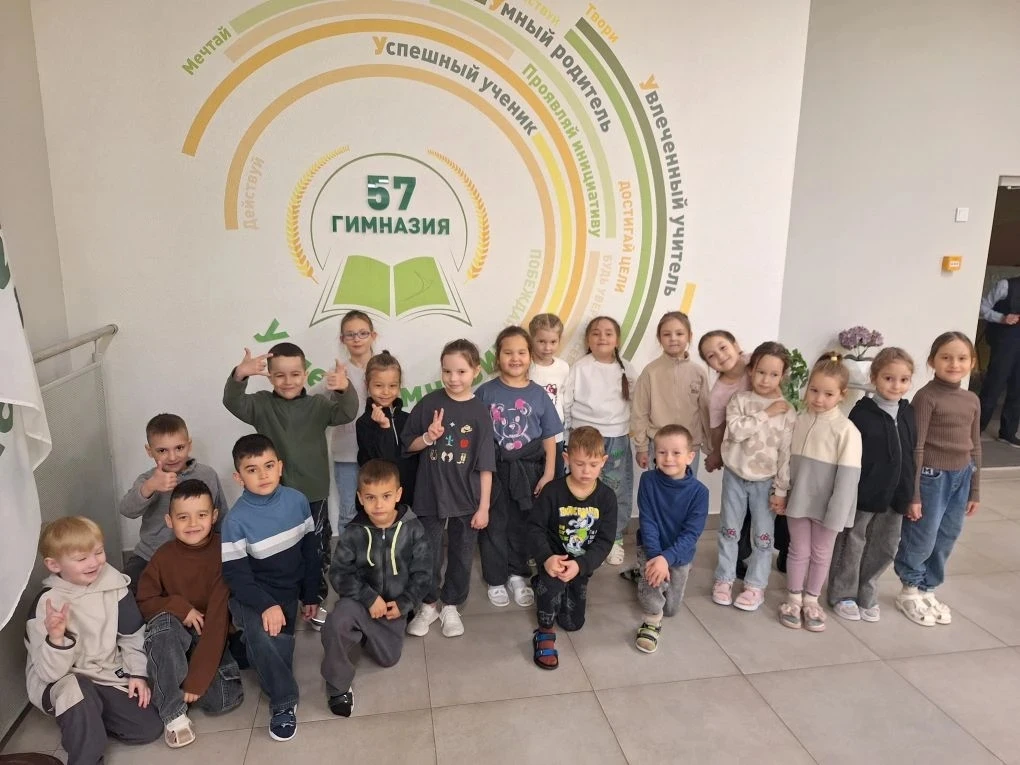 🎖️ Будущие первоклассники в гостях у школьников: экскурсия накануне Дня Победы! 🎓