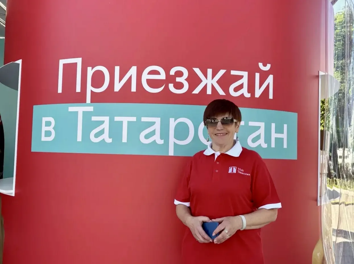 Старший научный сотрудник ЕГМЗ Вера Дулуб представляет Елабужский государственный музей-заповедник н