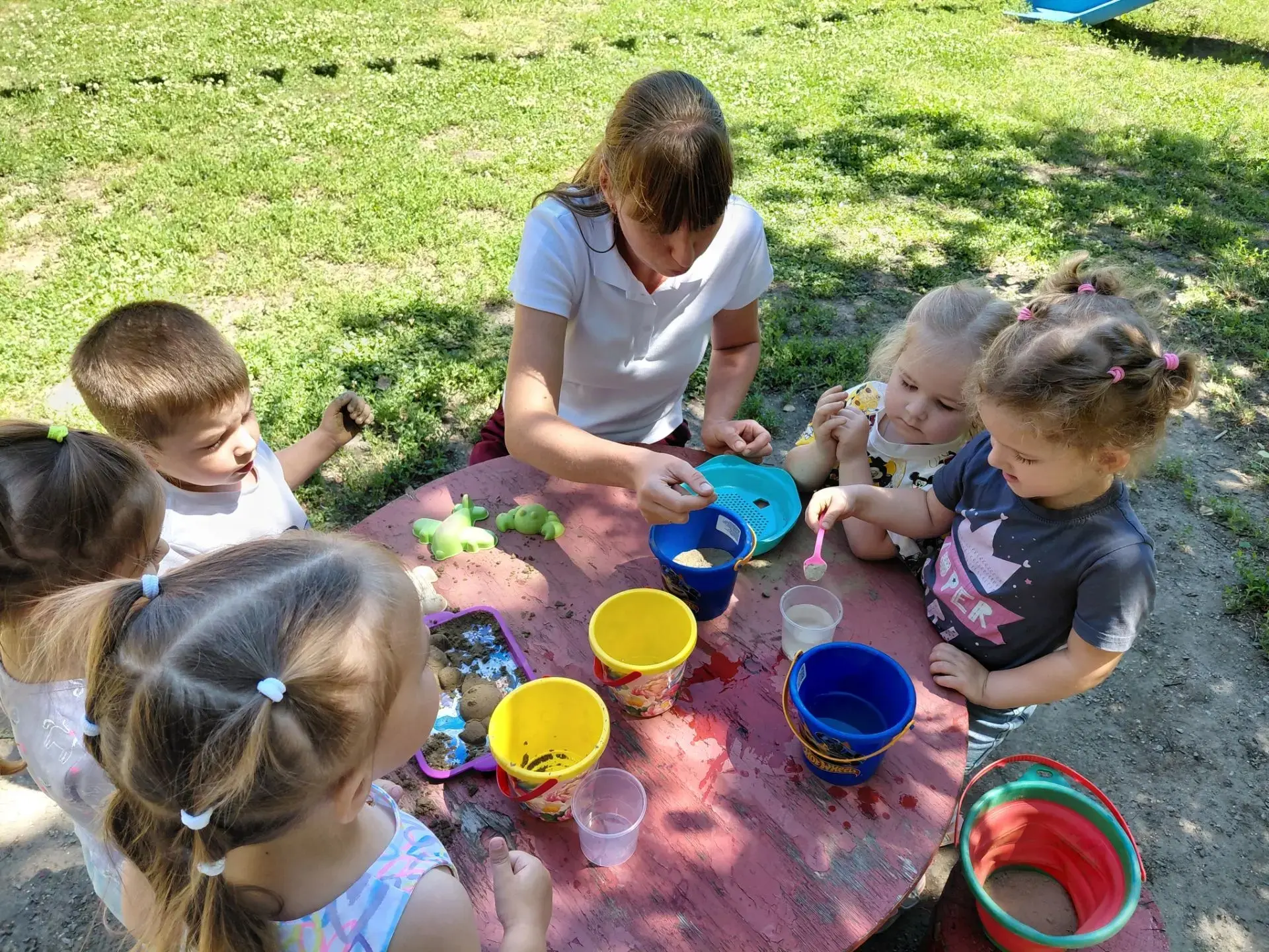 Чудеса в песочнице: День песка в первой младшей группе! 🏖️
   Ежегодно 2 июля отмечается всемирный 