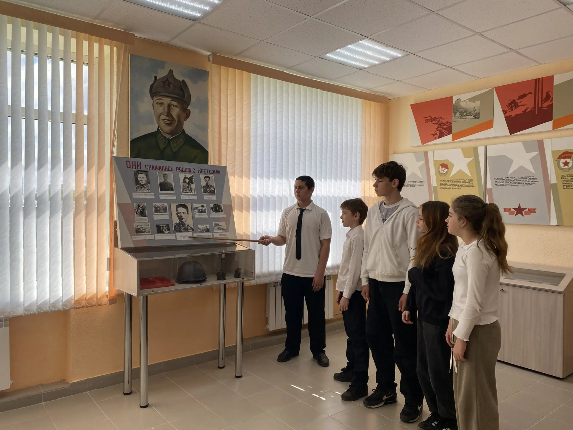 🏛️ Экскурсия в школьном музее: юный экскурсовод в деле! 🏛️