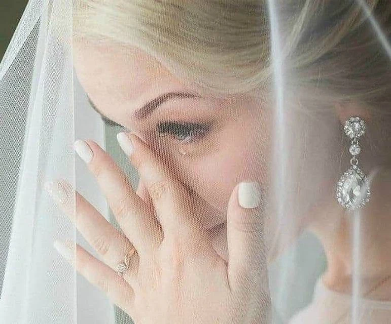 Я женился на ней ради галочки. Мне нужна была жена, для свободной жизни и я сделал этот...