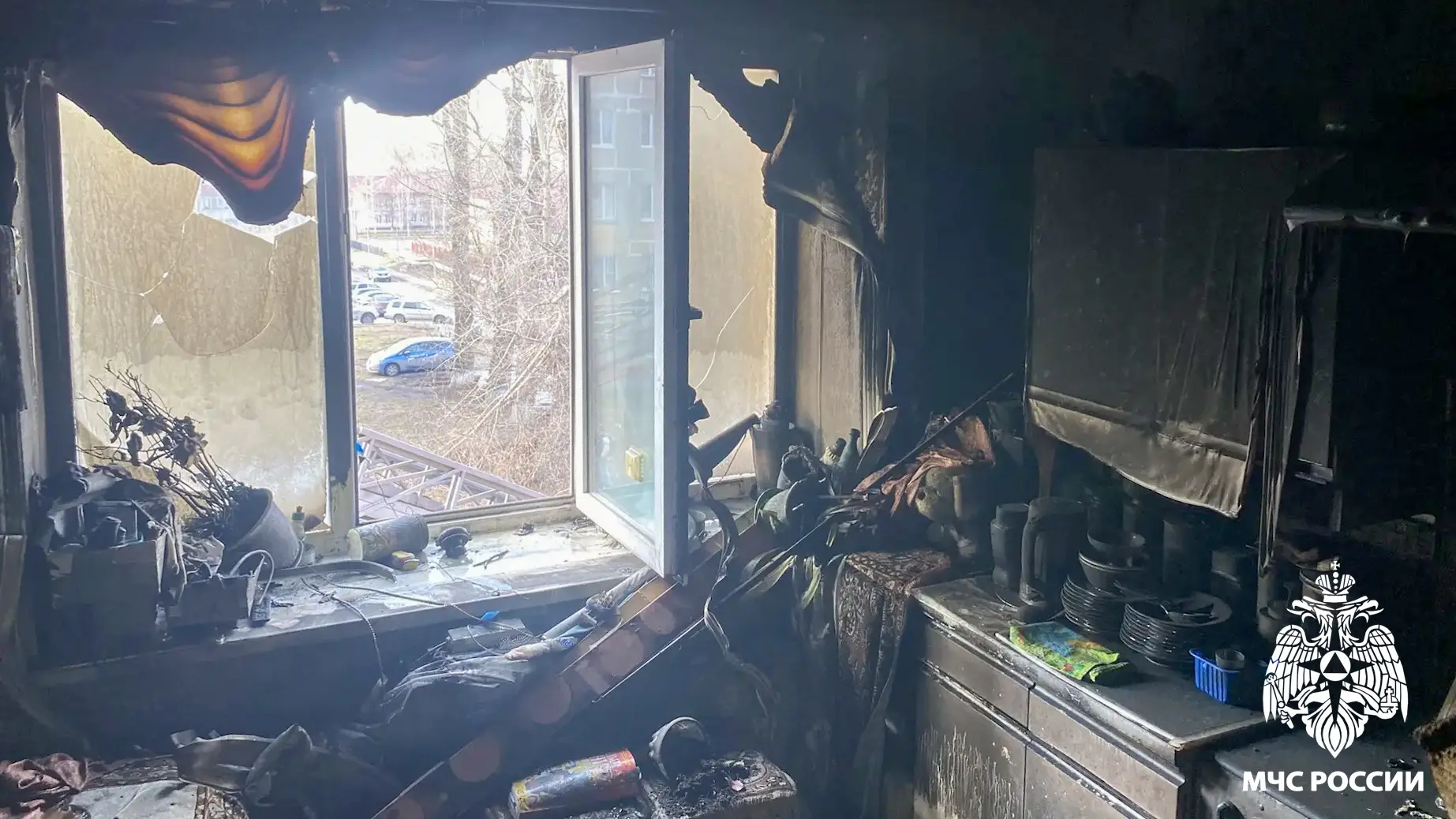 🔥 В Новокузнецке сотрудники МЧС России спасли людей из многоэтажного жилого дома  В Заводском районе
