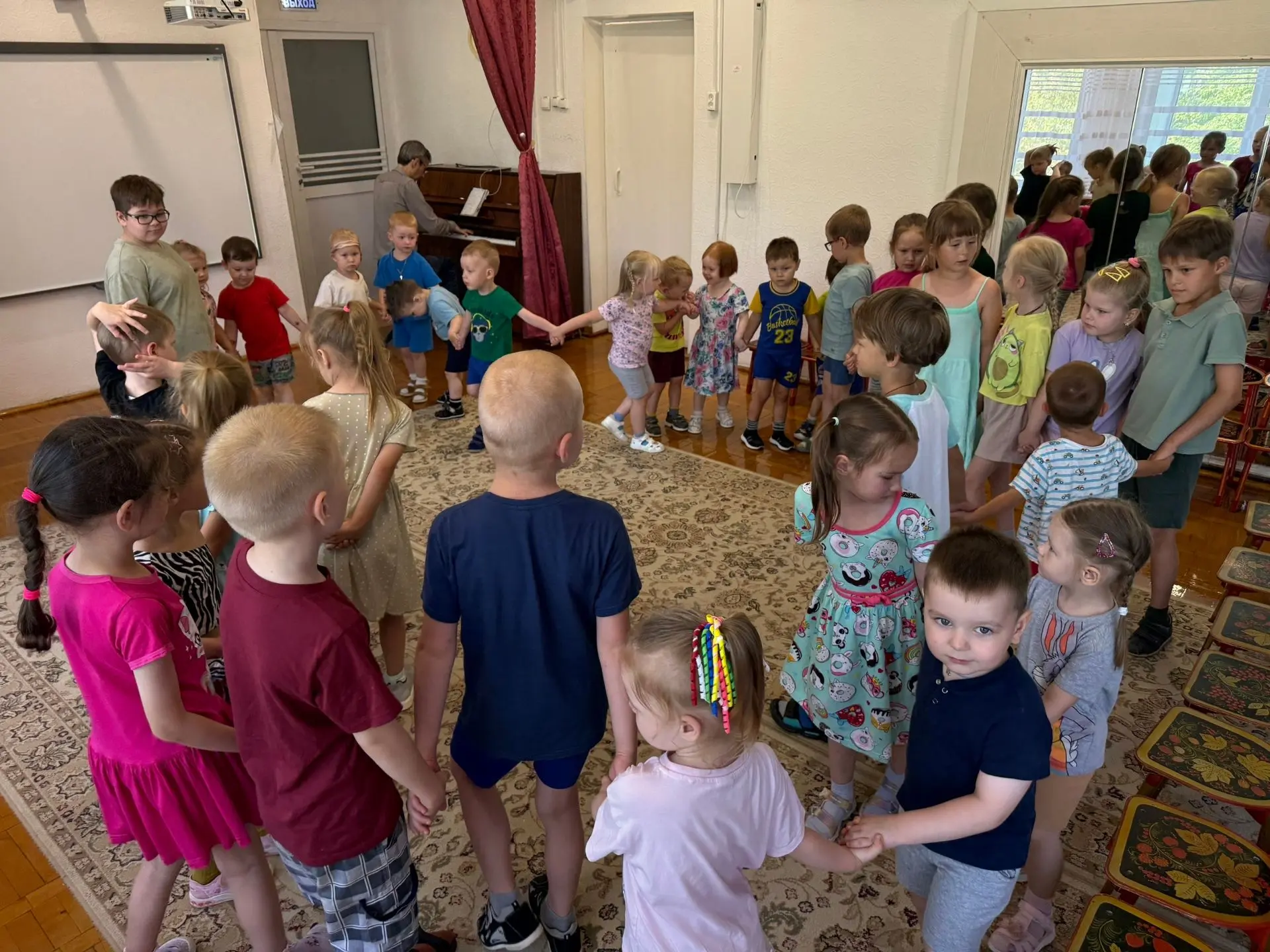 ✅🎭Сегодня дети побывали на великолепном концерте композитора и исполнителя из Санкт-Петербурга Влад