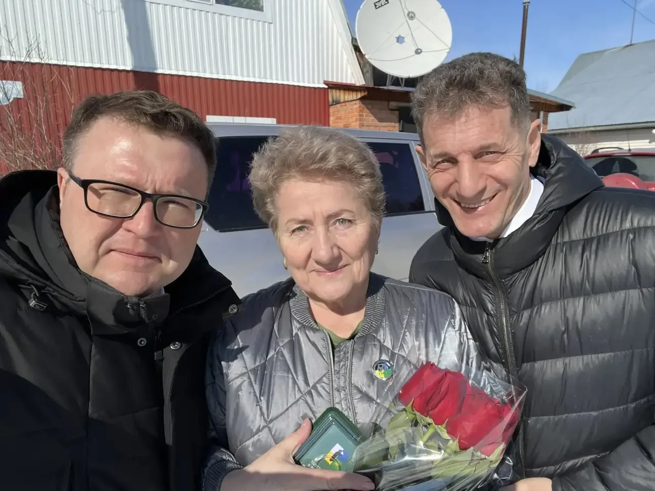 Вчера по поручению Мэра Стрежевого Дениченко В.В. два его заместителя поздравили известных в городе 