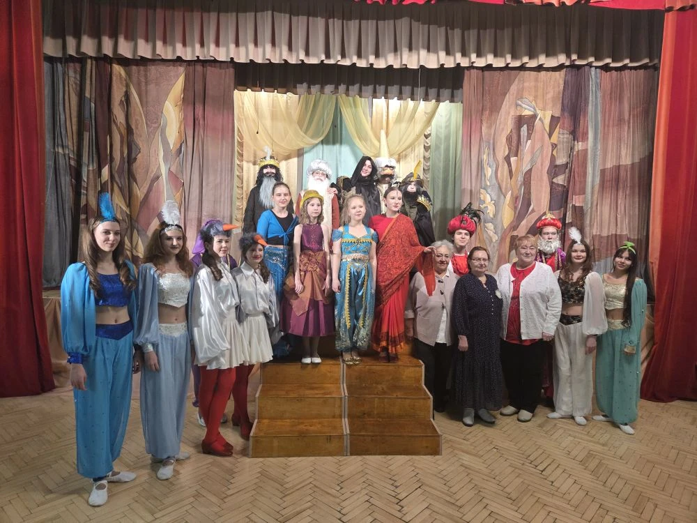 "ДЕБЮТ" ПРИГЛАШАЕТ ДРУЗЕЙ!🎭  🎭🎈Школьная театральная студия "Дебют" показала благотворительный спекта