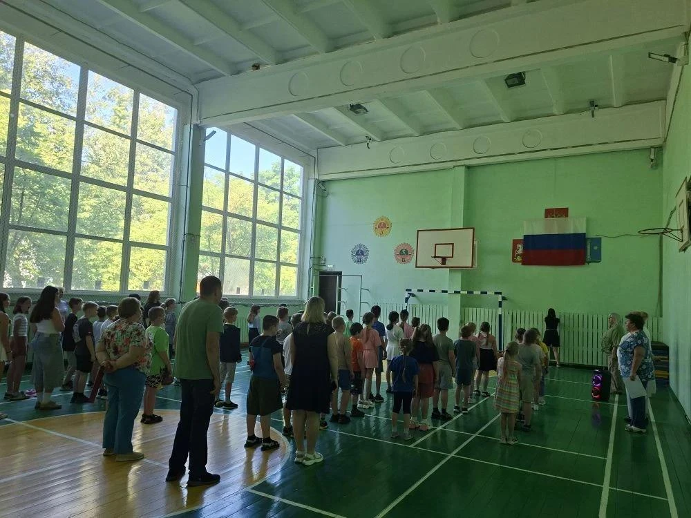 🌞🌞🌞Этот день 8 июня в пришкольном лагере "Солнышко" начался с
церемонии поднятия государственного