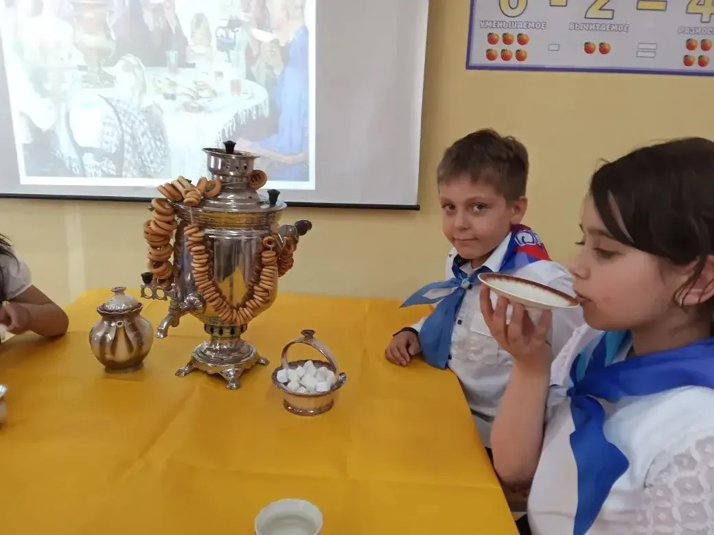 ☕️Сегодня для наших второклассников-орлят России прошло необычное занятие — «Историческое чаепитие» 