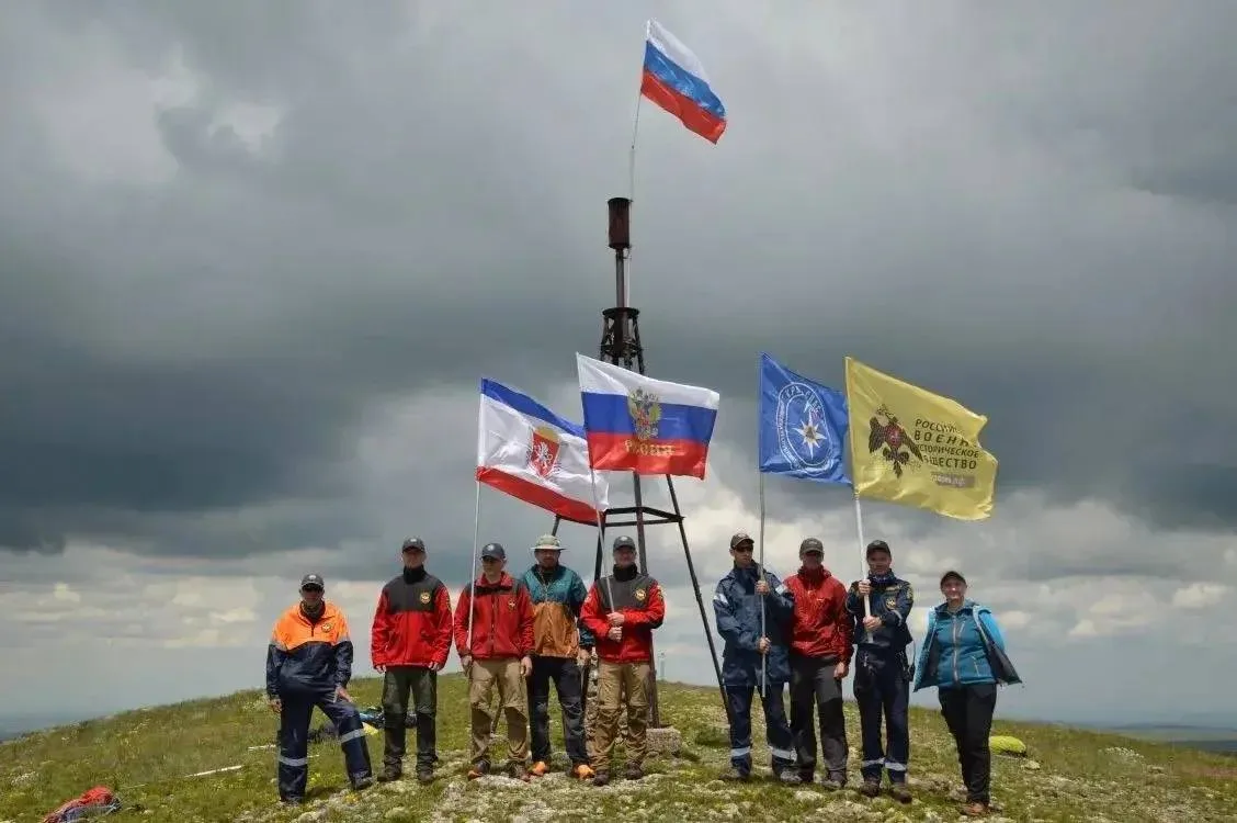 🏔🇷🇺 Флаг России развевается на вершине Северной Демерджи

12 июня, в День России, спасатели ГКУ Р