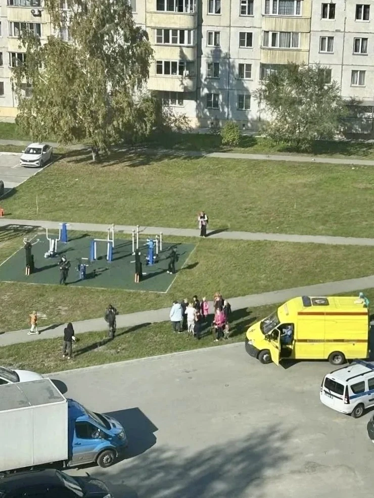 🔪 10-летняя девочка получила несколько ножевых ранений на детской площадке на Троллейн...