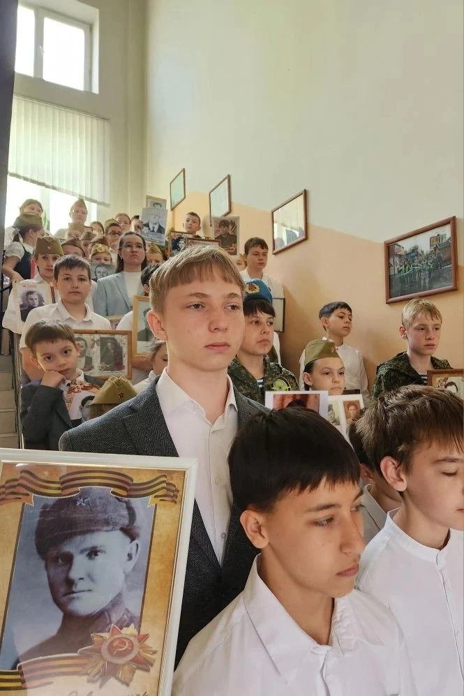 «Бессмертный полк» — живая связь поколений В нашей школе прошла трогательная и значимая акция «Бессм