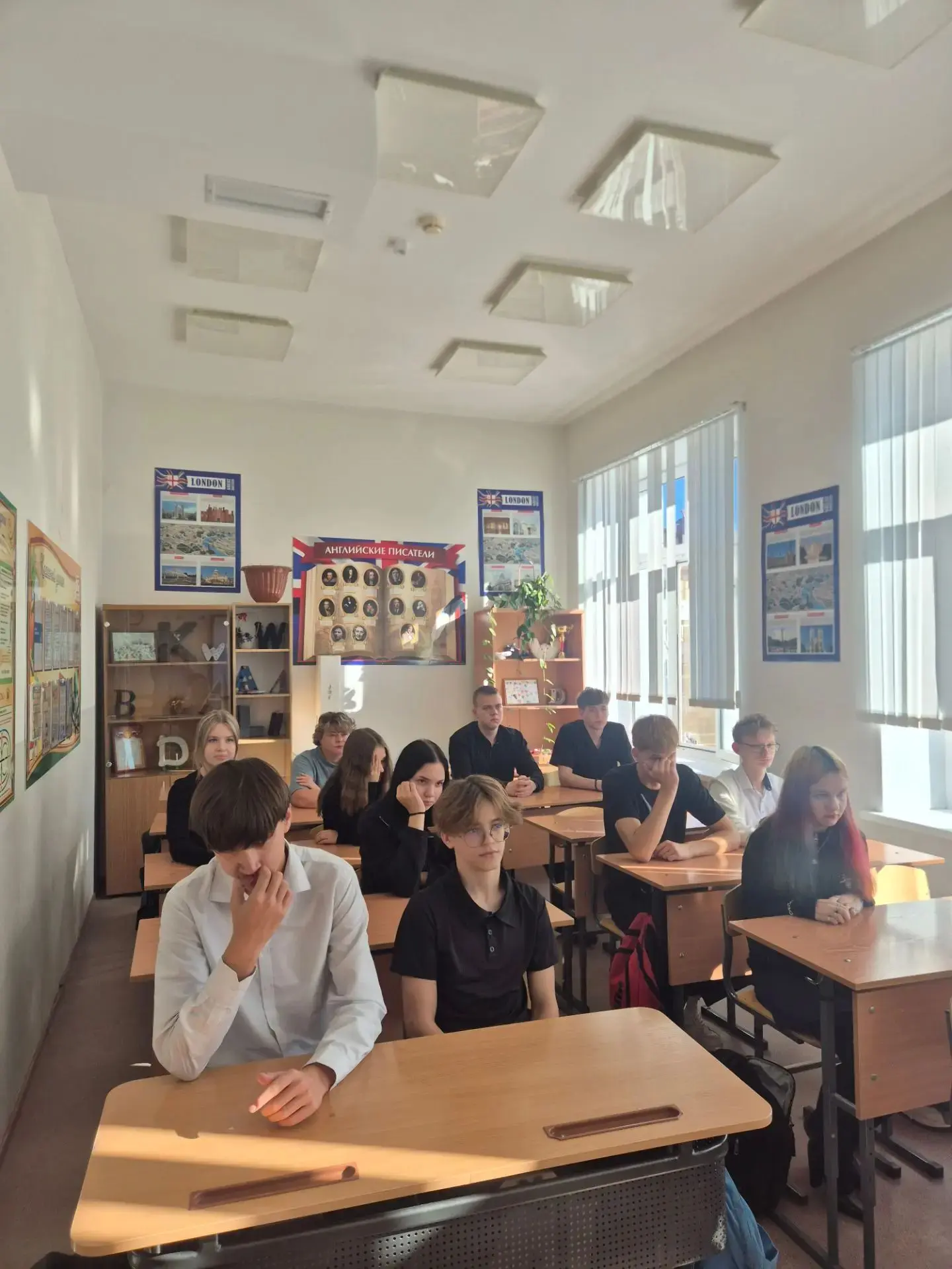 Сегодня, 1 октября, в МАОУ СОШ №5 г. Ишима прошли занятия курса «Россия — мои горизонты».