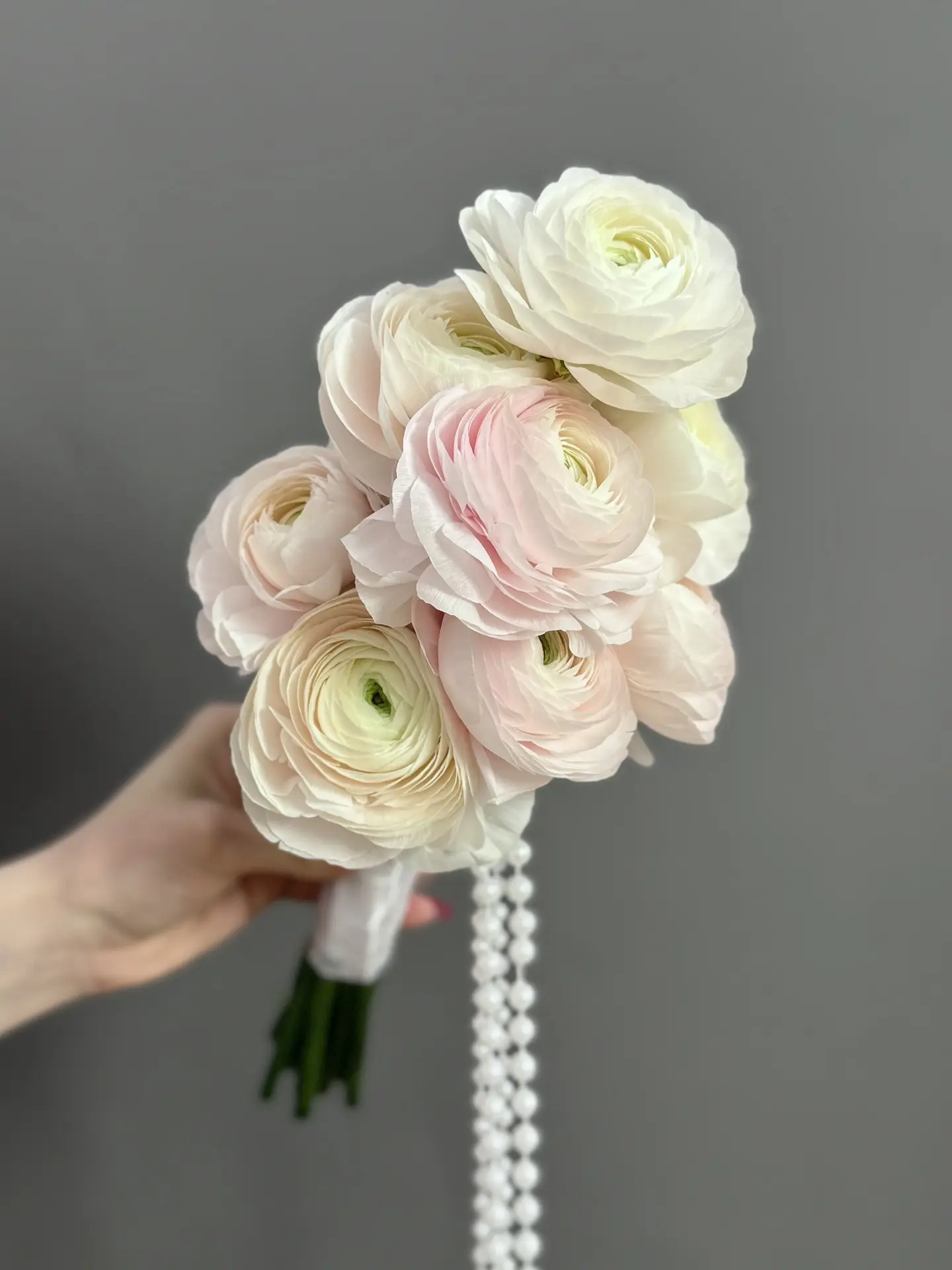 💍👰🏻‍♀️Букет невесты с ранункулюсами и декоративными бусами