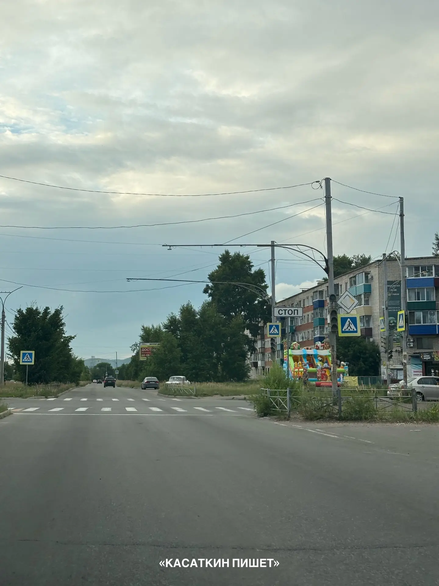 По какой-то причине с выходных не работает светофор на Победы - Орехова. 

Даже удивительно, что за 