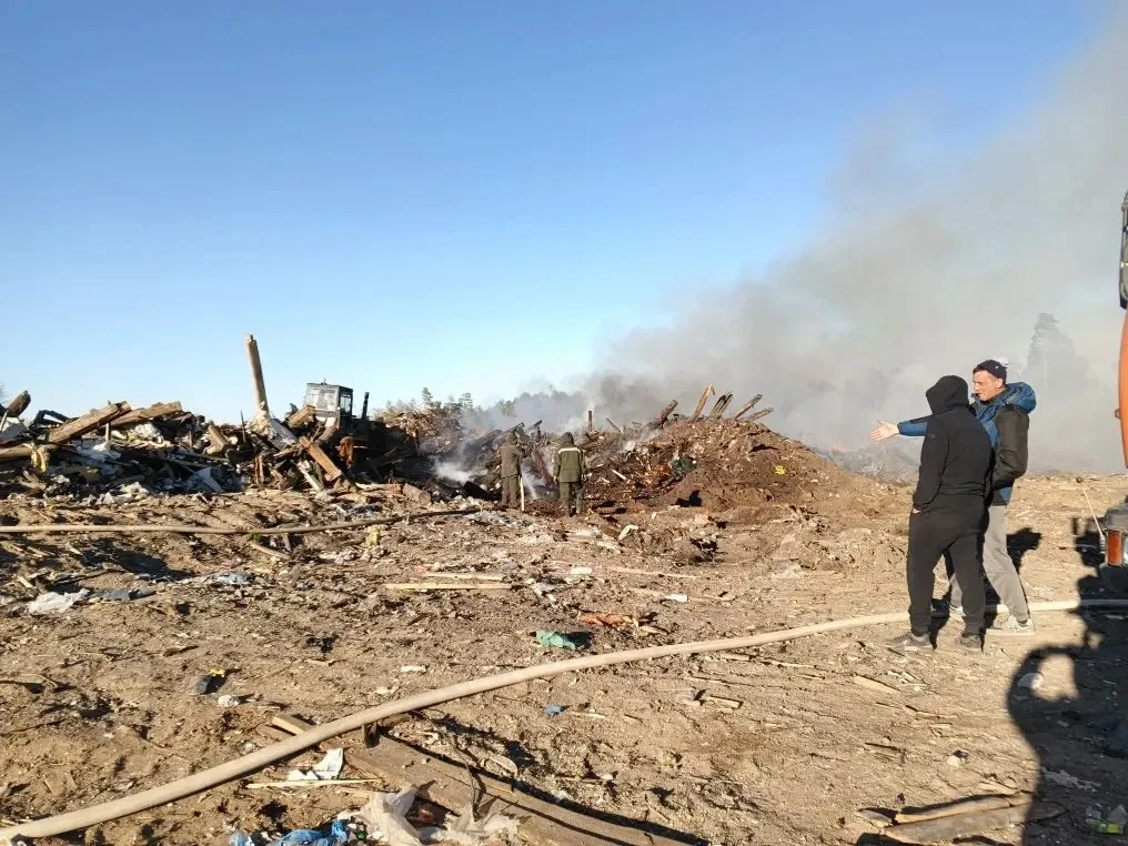 🚨 В Нижнем Бестяхе локализовали возгорание на свалке  ❗️Сегодня в пгт Нижний Бестях Мегино-Кангаласс