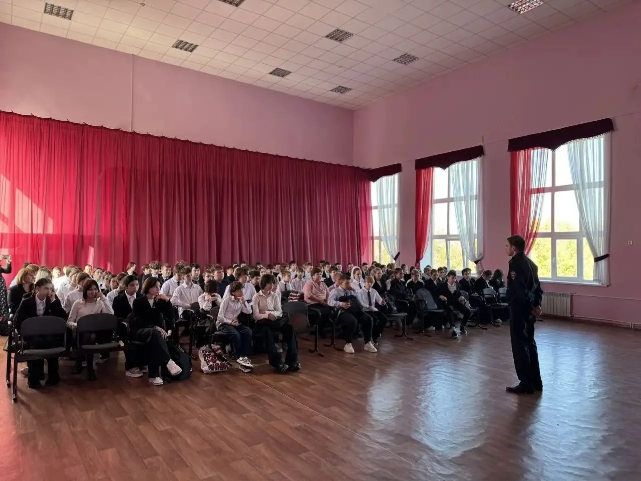 👮 Сотрудники ПДН встретились со школьниками из Бугульмы