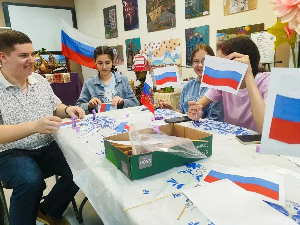 🇷🇺12 июня в нашей стране ежегодно отмечается государственный праздник - День России. 

Это особенн