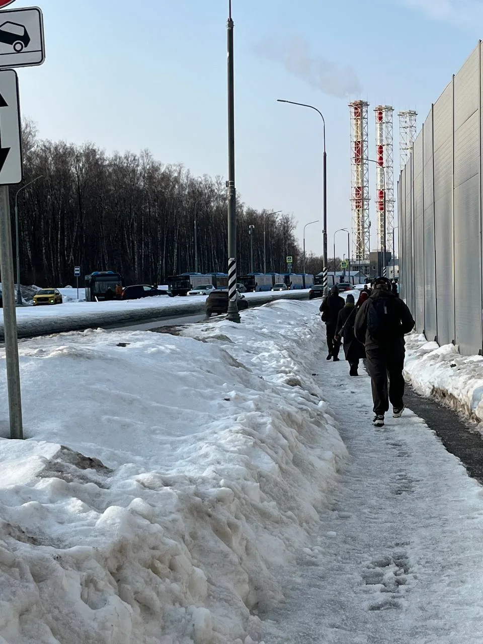 Колбаска из вставших автобусов сегодня утром.