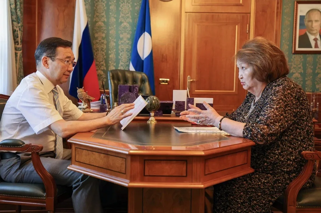 Провел рабочую встречу с председателем Правления Союза писателей Якутии, народным поэто...