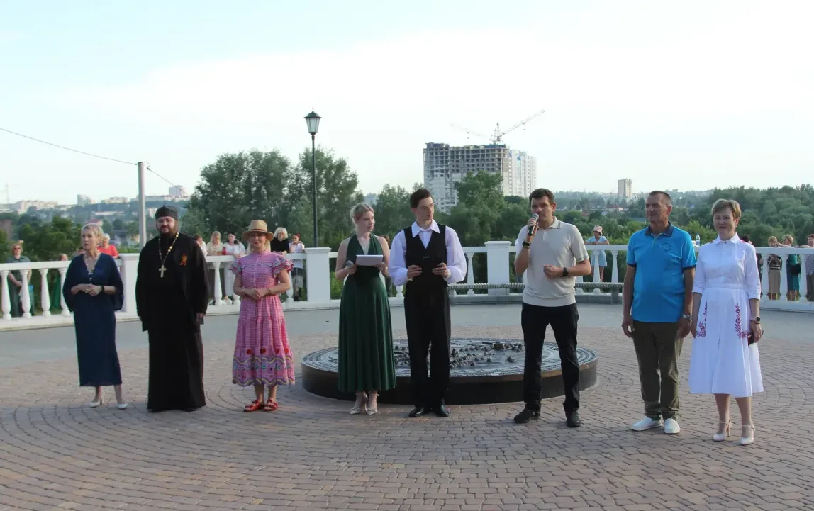 🌟 В парке "Дворянское гнездо" состоялся литературный праздник, посвященный великому русскому писате