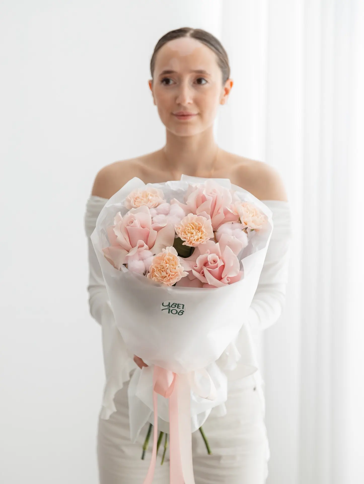 Новая коллекция была 
отснята❤️

Подборка сегодня для вас букетов 
с кустовыми розами и ромашками. 
