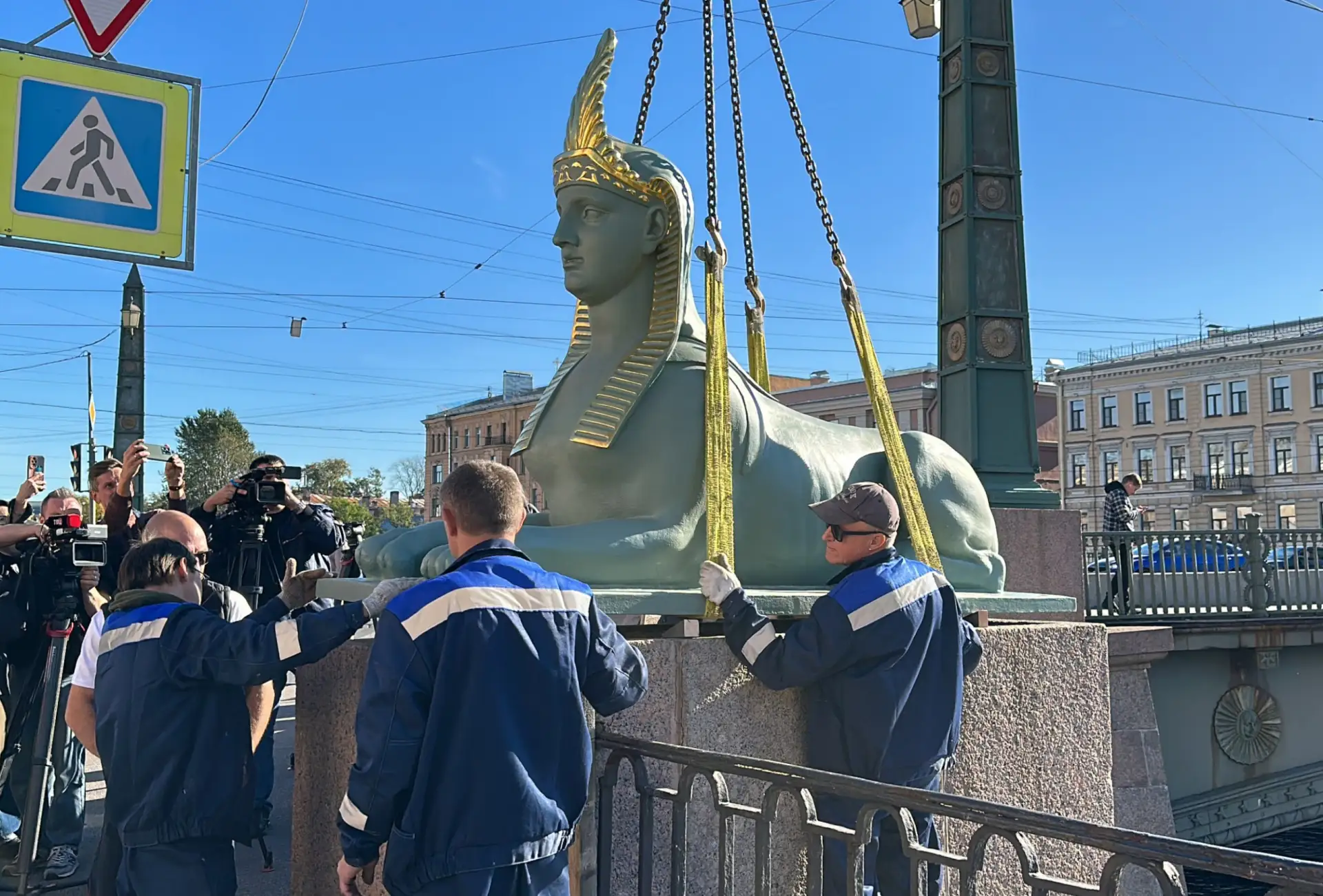 Сфинксы Египетского моста вернулись после реставрации
