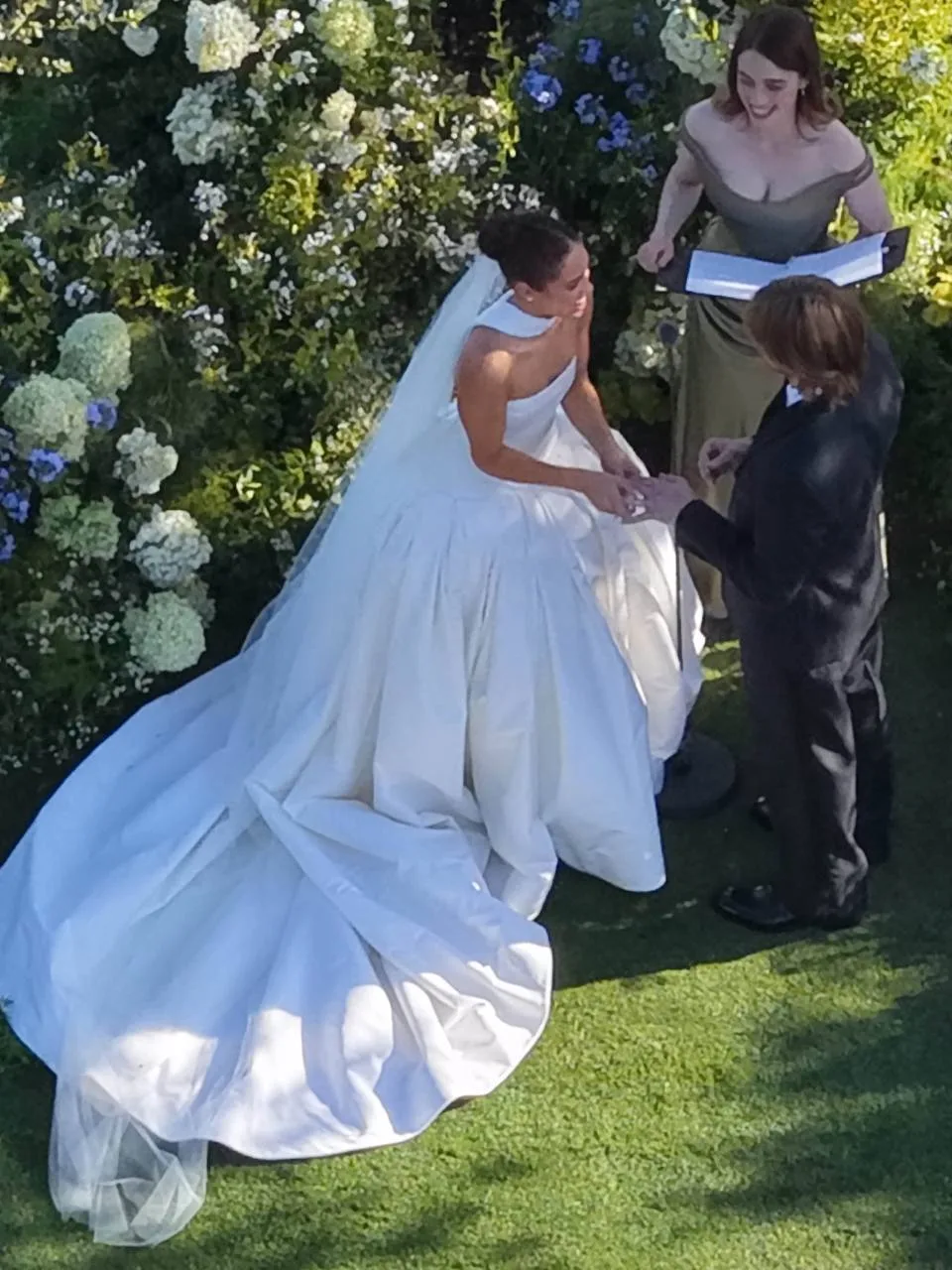 💍 Брат Билли Айлиш Финнеас О’Коннелл сыграл свадьбу