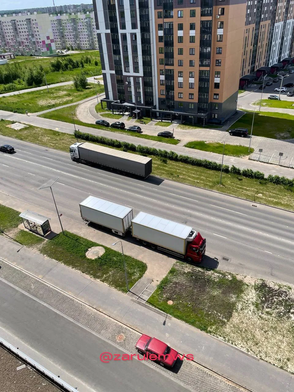 Как достучаться до ГИБДД, чтобы наконец уже навели порядок в садовом и убрали фуры, которые перекрыв