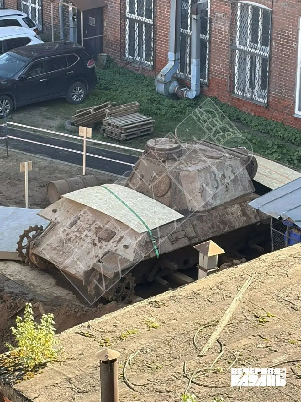 🪖🚜 Танк откопали во дворе КНИТУ-КХТИ в Казани