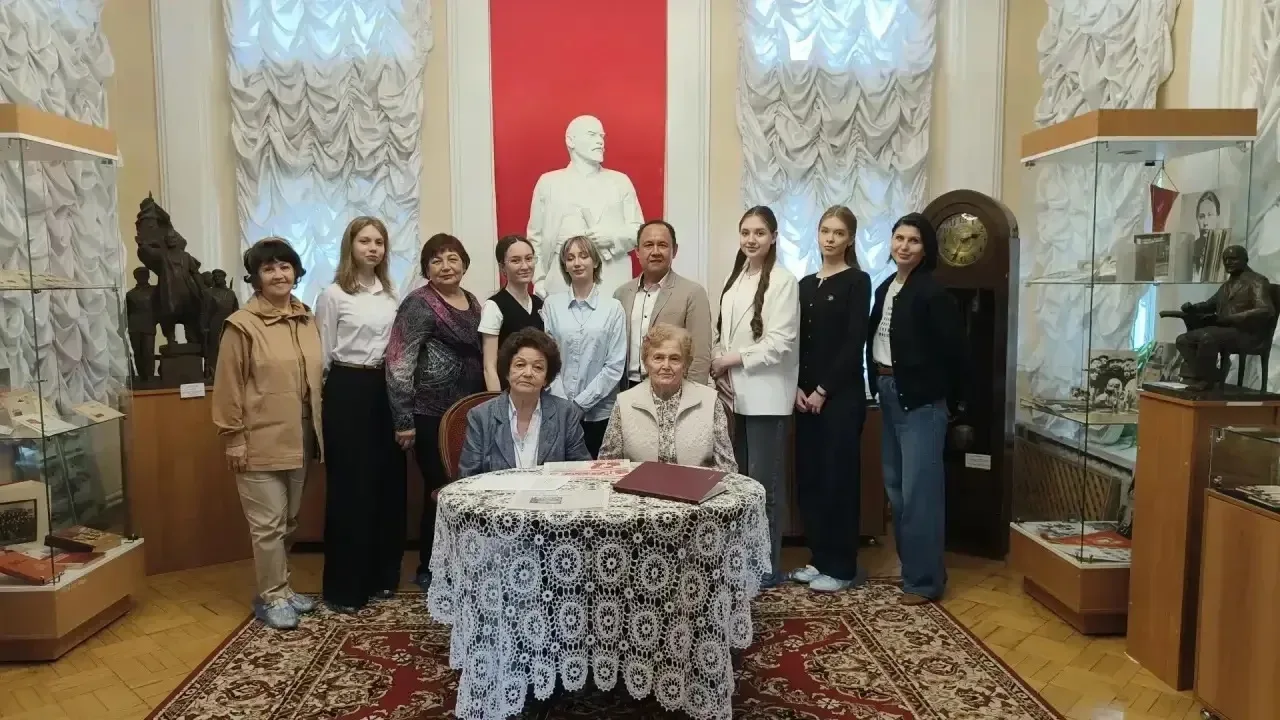 Связь поколений в Доме-музее Ленина — Крупской: диалог без галстуков 🏛️🤝

В исторических стенах уф