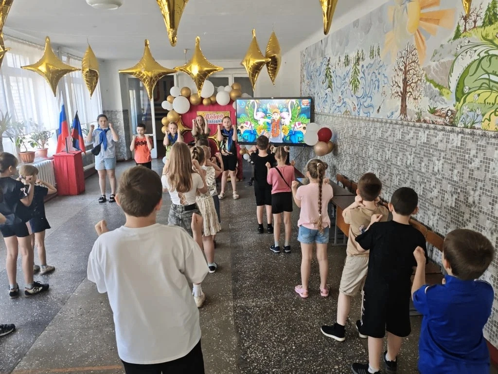 Продолжаем весело и с пользой проводить каникулы на летней досуговой площадке "Альтаир"...
