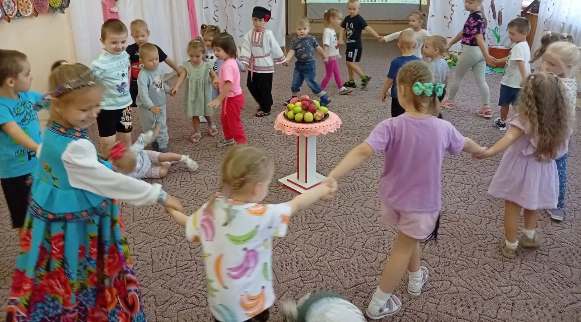 Яблочный Спас — это весёлый летний праздник. Его отмечают 19 августа. В народе его так ...