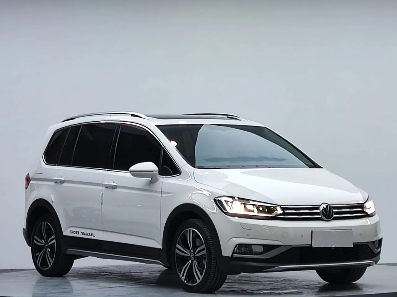 🇩🇪 Предлагаем к покупке компактвэн Volkswagen Touran L 280TSI Cross Edition из Китая!