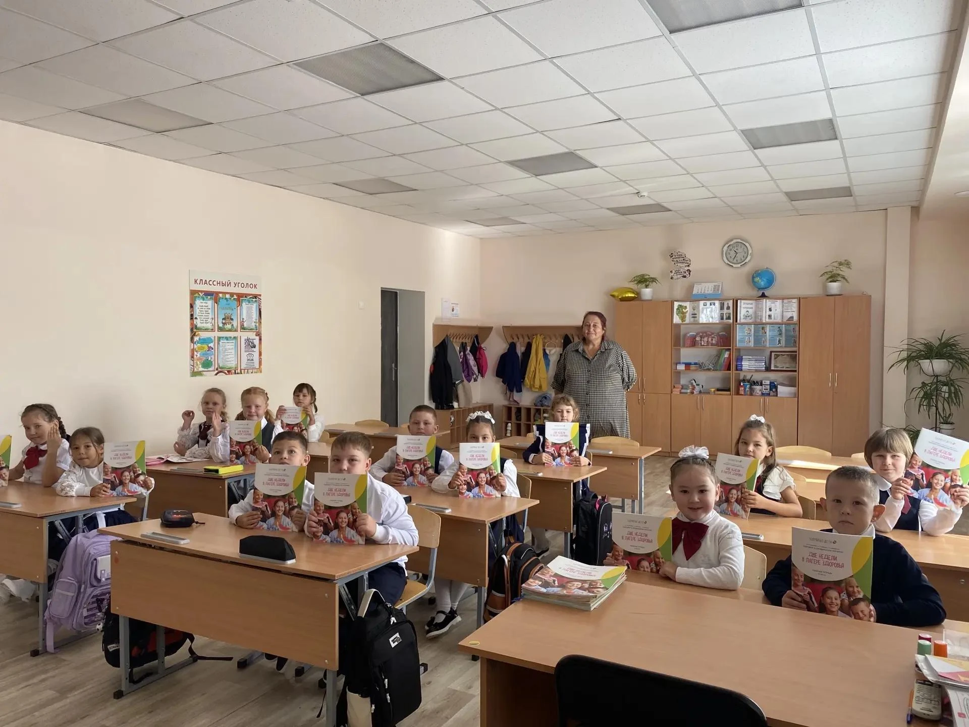 🍎 «Расти здоровым, первоклассник!» — акция для наших самых юных учеников!