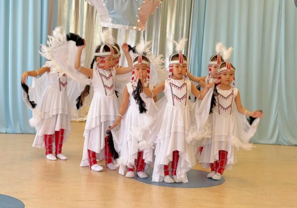 🎉🧸🎶Концерт в честь Дня защиты детей в дополнительных группах «Сардаана»: преемственность поколени