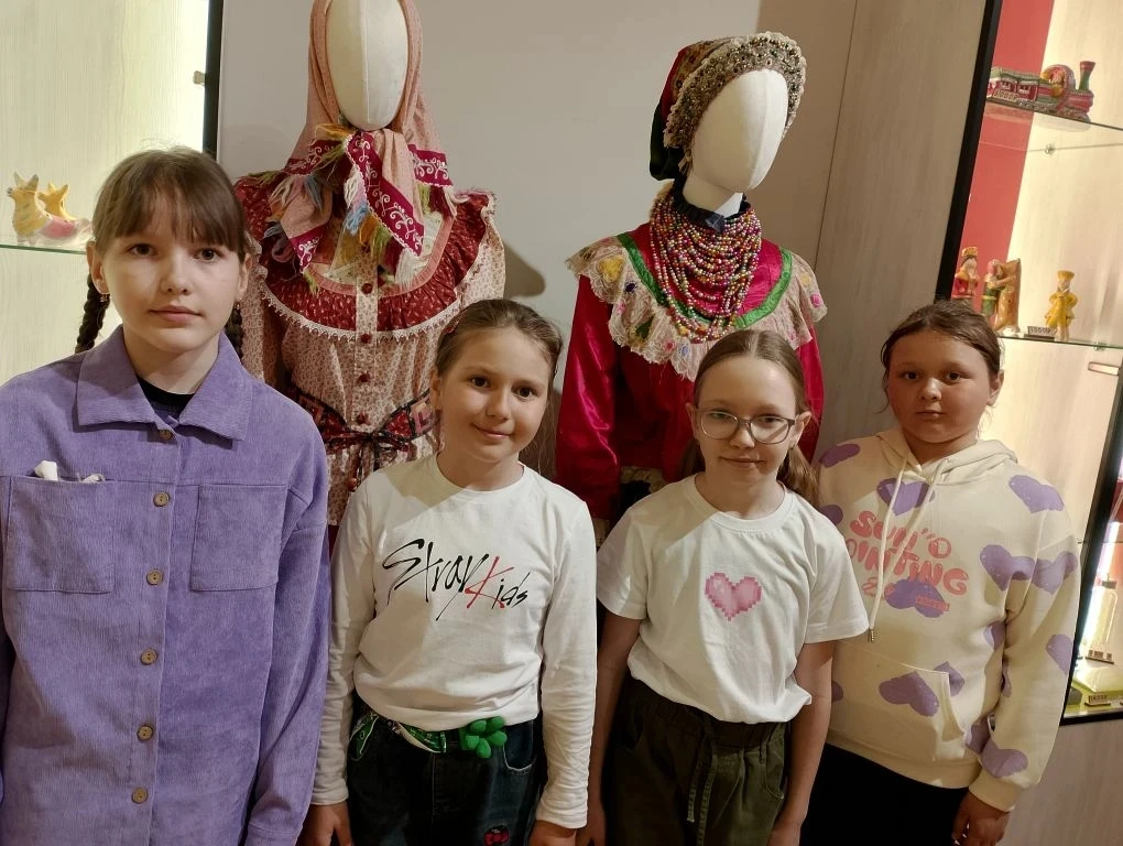🪶 Путешествие в мир традиций: 3В класс в гостях у мастеров!  Сегодня наши третьеклассники отправилис