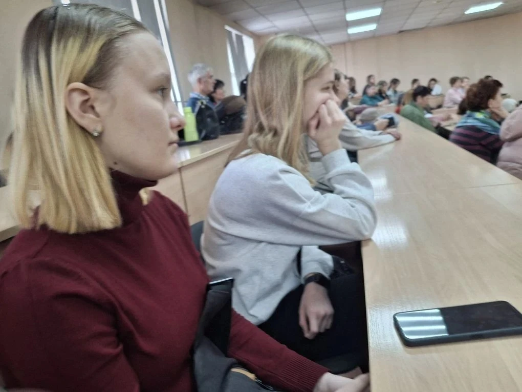 Профильный социально - экономический 10 В класс не теряет времени даром! Ребята приняли активное уча