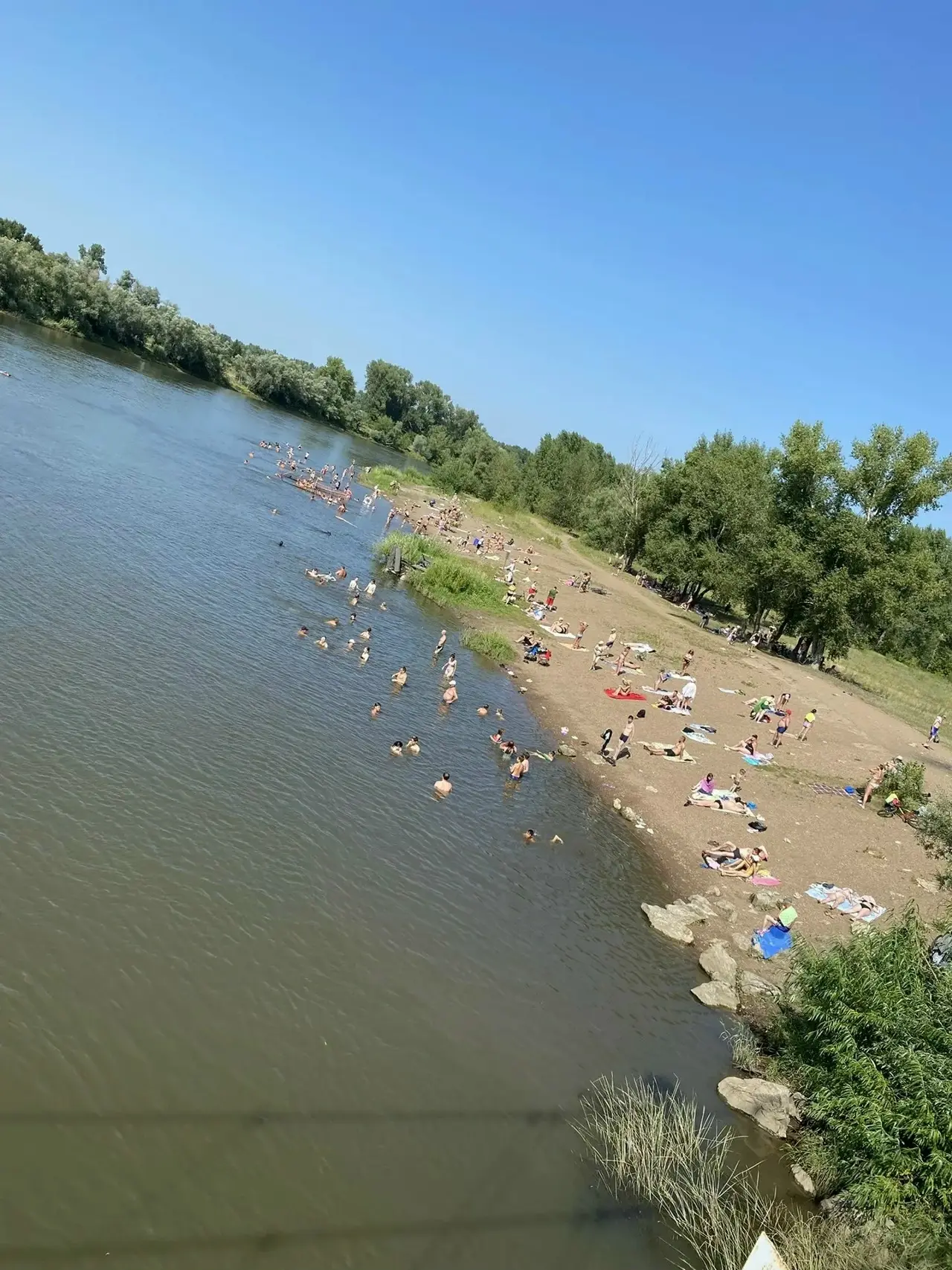 🏖 В Салавате начали завозить свежий песок на городской пляж 
 
На городском пляже Салавата стартова