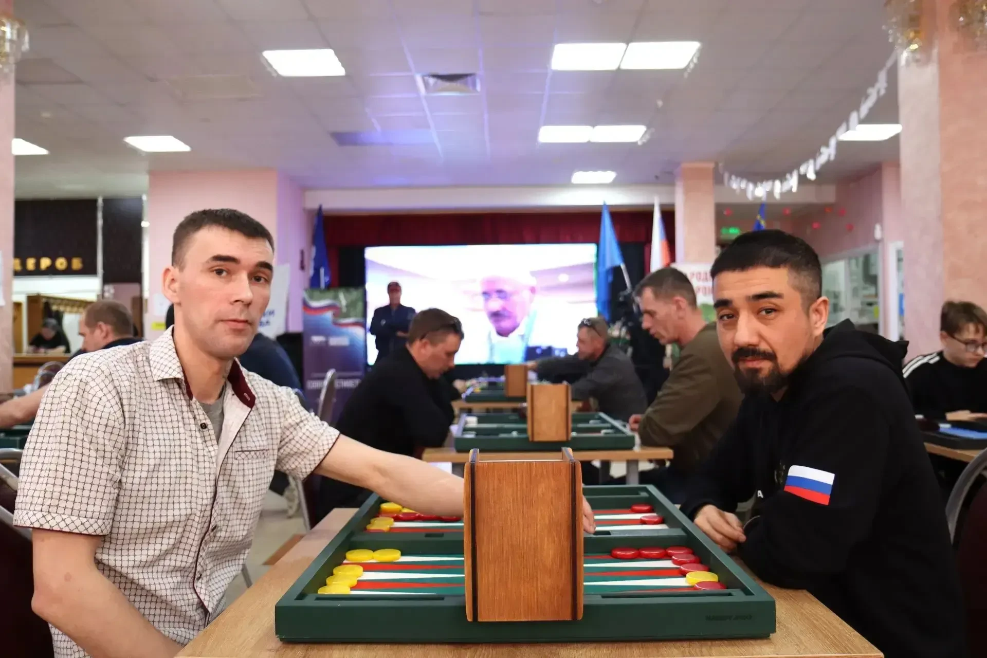 Впервые в Холмске состоялся турнир по нардам среди участников СВО. Организаторами турнира выступили 