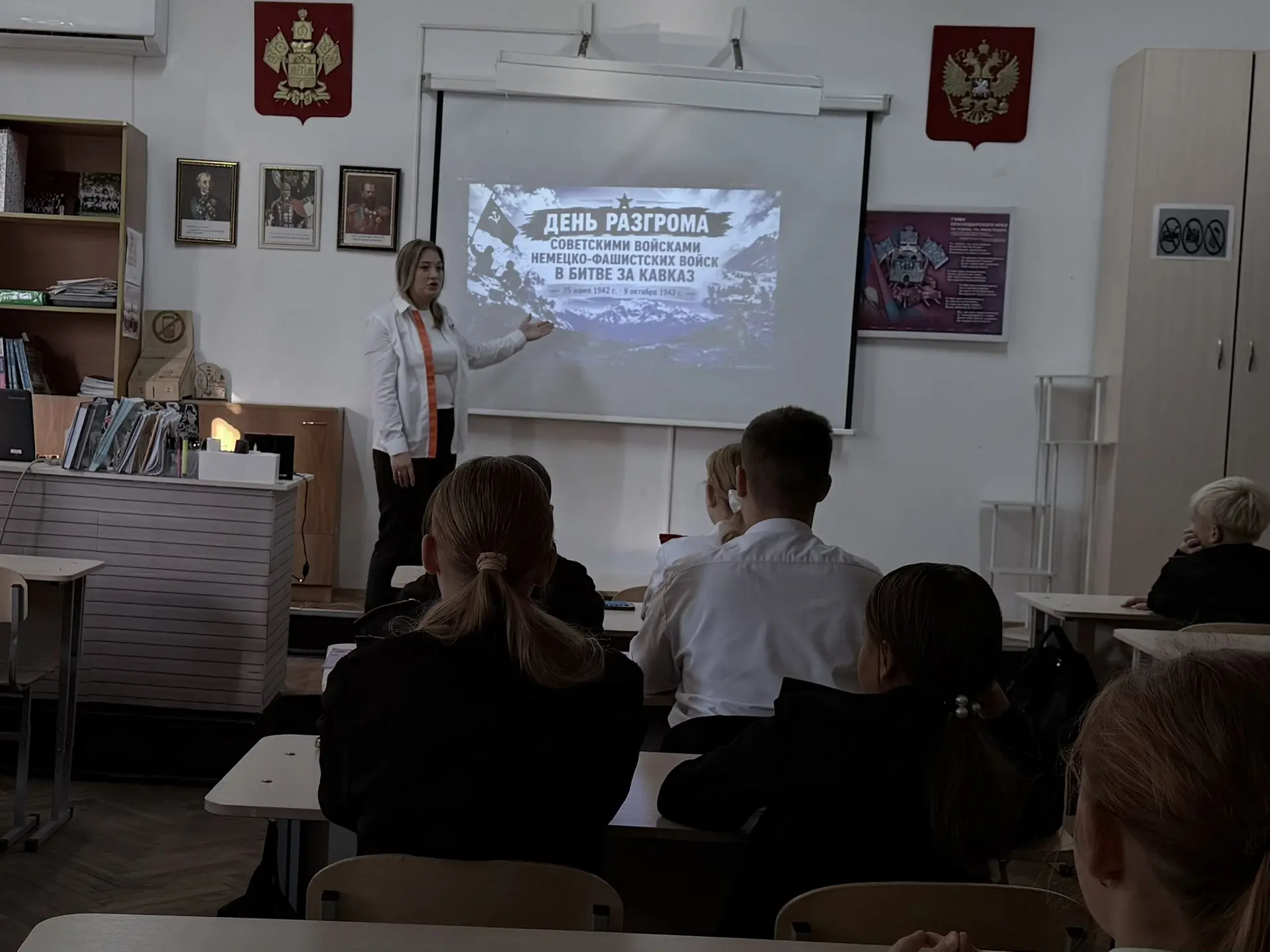 🎖️Сегодня в нашей школе прошел важный урок мужества. Советник директора Панкратова Евг...