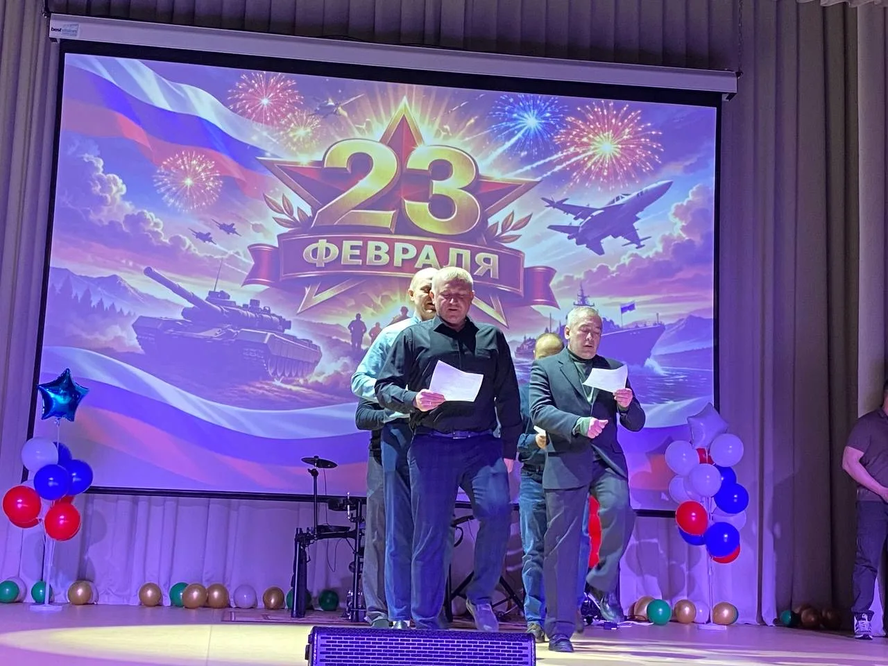 🎉 В Толмачевской школе №61 состоялся незабываемый баттл отцов, приуроченный к празднованию Дня защит