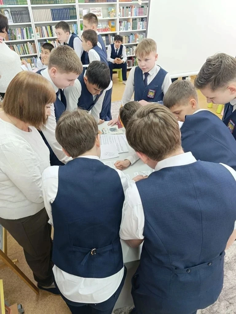 Путешествие к звёздам: 7б класс в гостях у 37 библиотеки 🚀📚  7 апреля ученики 7б класса совершили ув