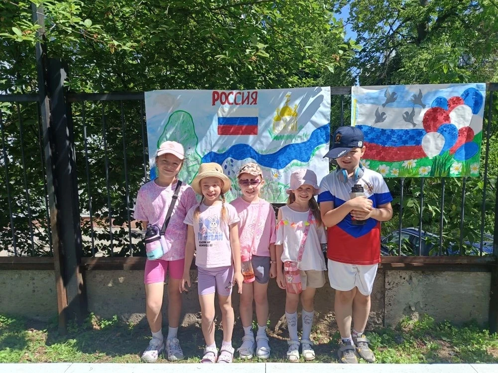 Ребята учебного корпуса 4 отметили День России! 🇷🇺 
В музыкальном зале прошли праздничные утренник