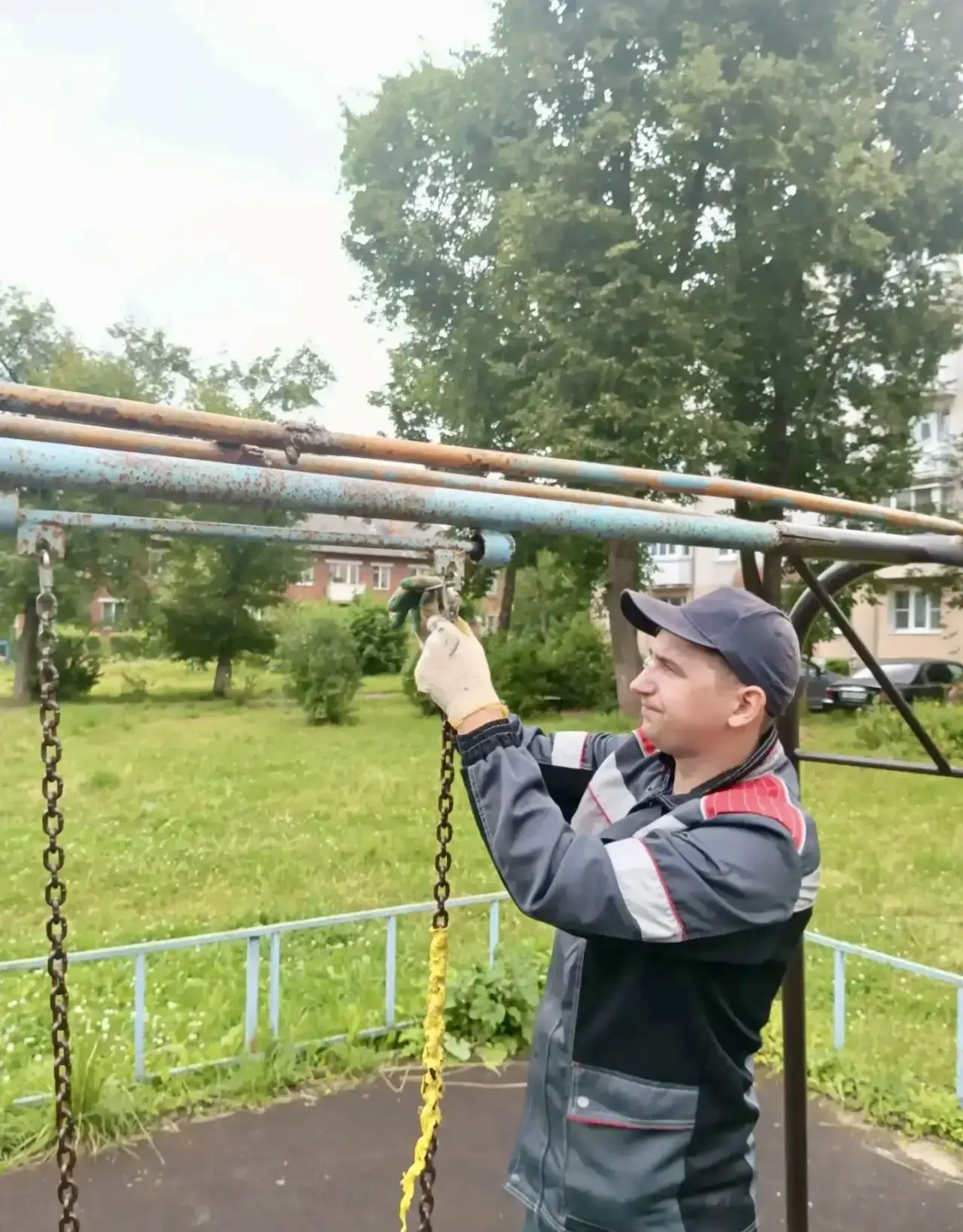 МАУ "КЛИНСКОЕ ГОРОДСКОЕ ХОЗЯЙСТВО" ПРОДОЛЖАЕТ РАБОТЫ ПО РЕМОНТУ И СОДЕРЖАНИЮ ДЕТСКИХ ПЛ...