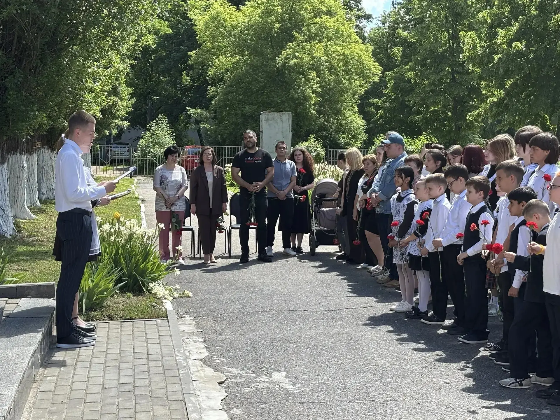 В школе № 39 состоялось открытие мемориальной доски в память о погибшем выпускнике   На здании школы