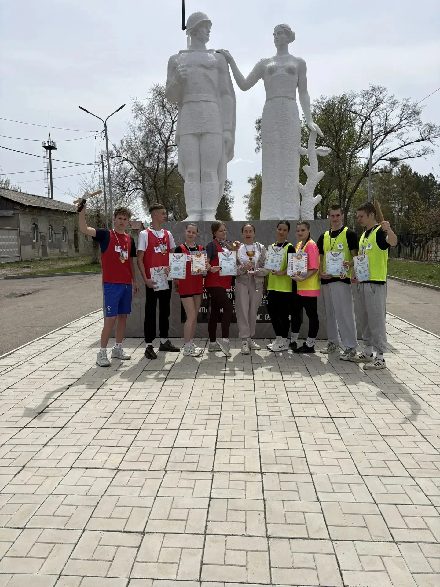 Забрали своё! 🥇 В этом году на эстафете Победы 9 «А» не просто пришел первым — мы показали настоящий