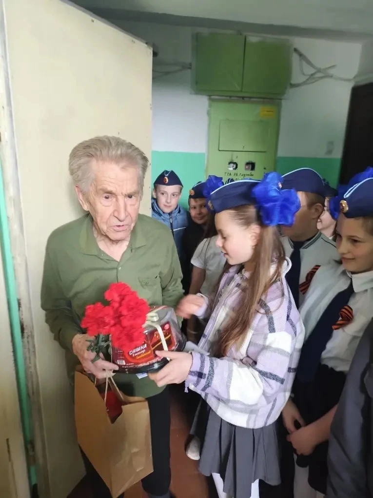 ♥️Помнить сердцем. Поклон ветерану♥️  8 мая, в канун великого Дня Победы, ученики 4 «В» класса вмест