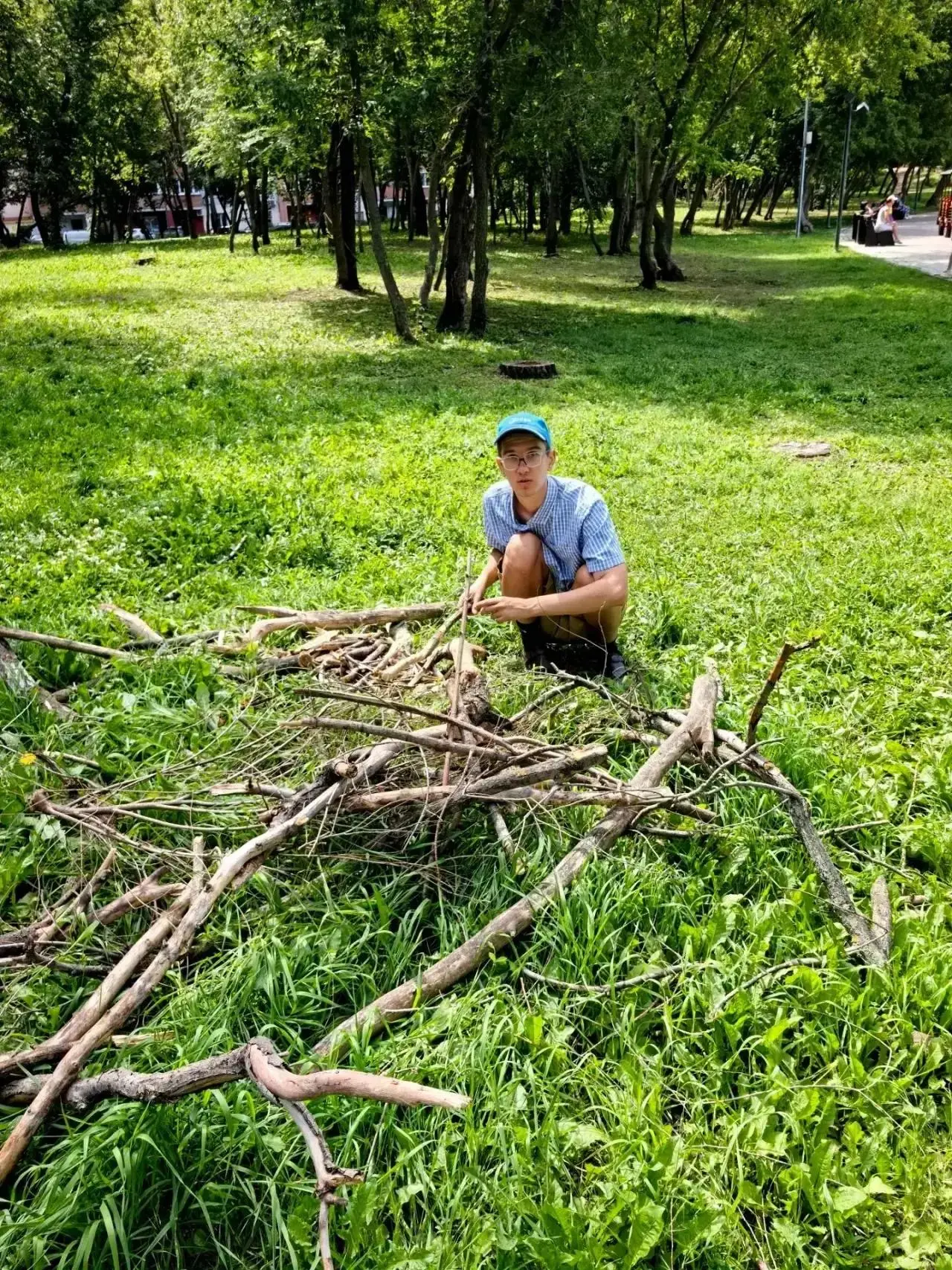 Неделя в Молодежном парке.
Всю неделю мы с ребятами ходили гулять в Молодежный парк. И знаете, что с